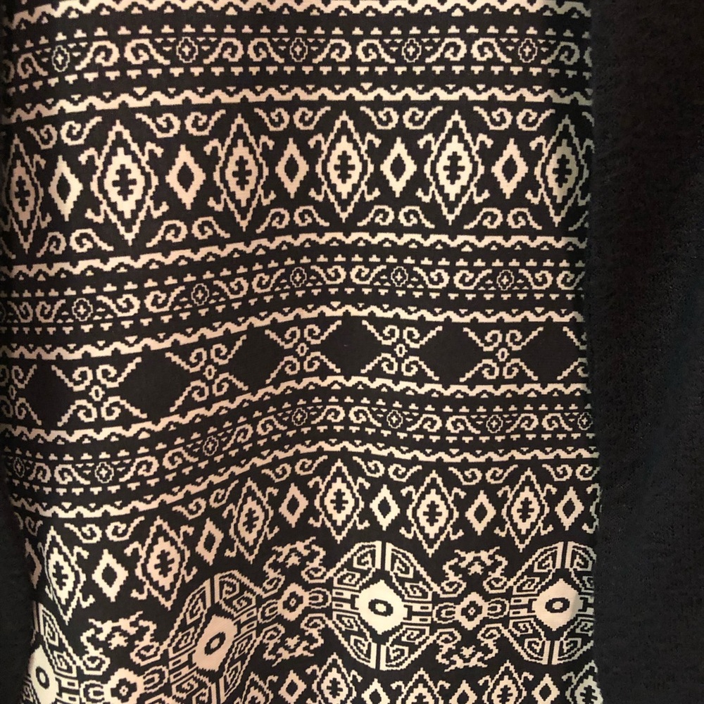 Olivia Sky | Printed Cardigan 🖤 - Picture 4 of 7